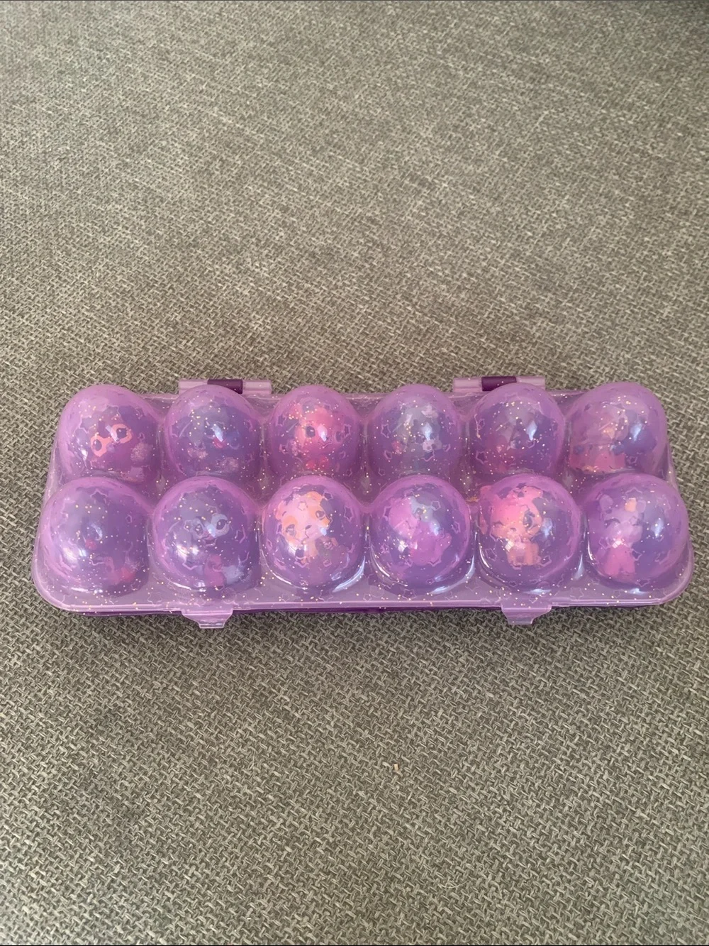 Hatchimals CollEGGtibles Purple Egg Storage Container and Figures